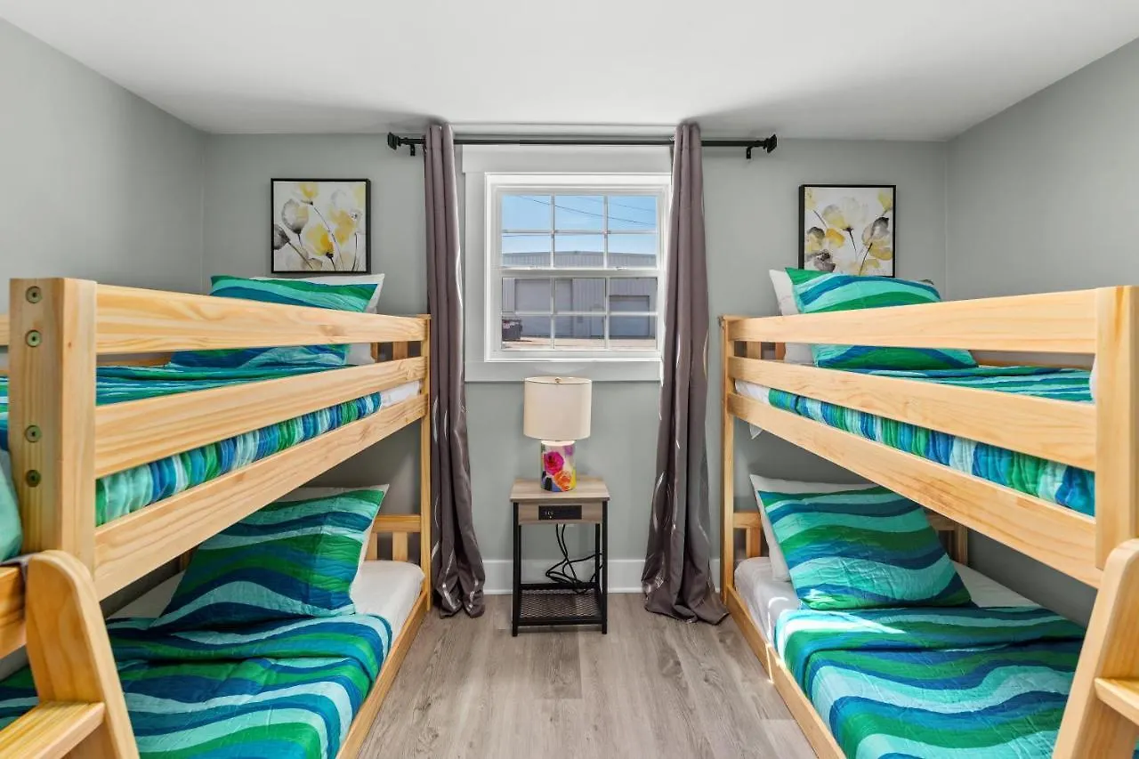 Welcome To Dolphin Fun A! Brand New Duplex! Walk To The Beach! Panama City Beach Holiday home