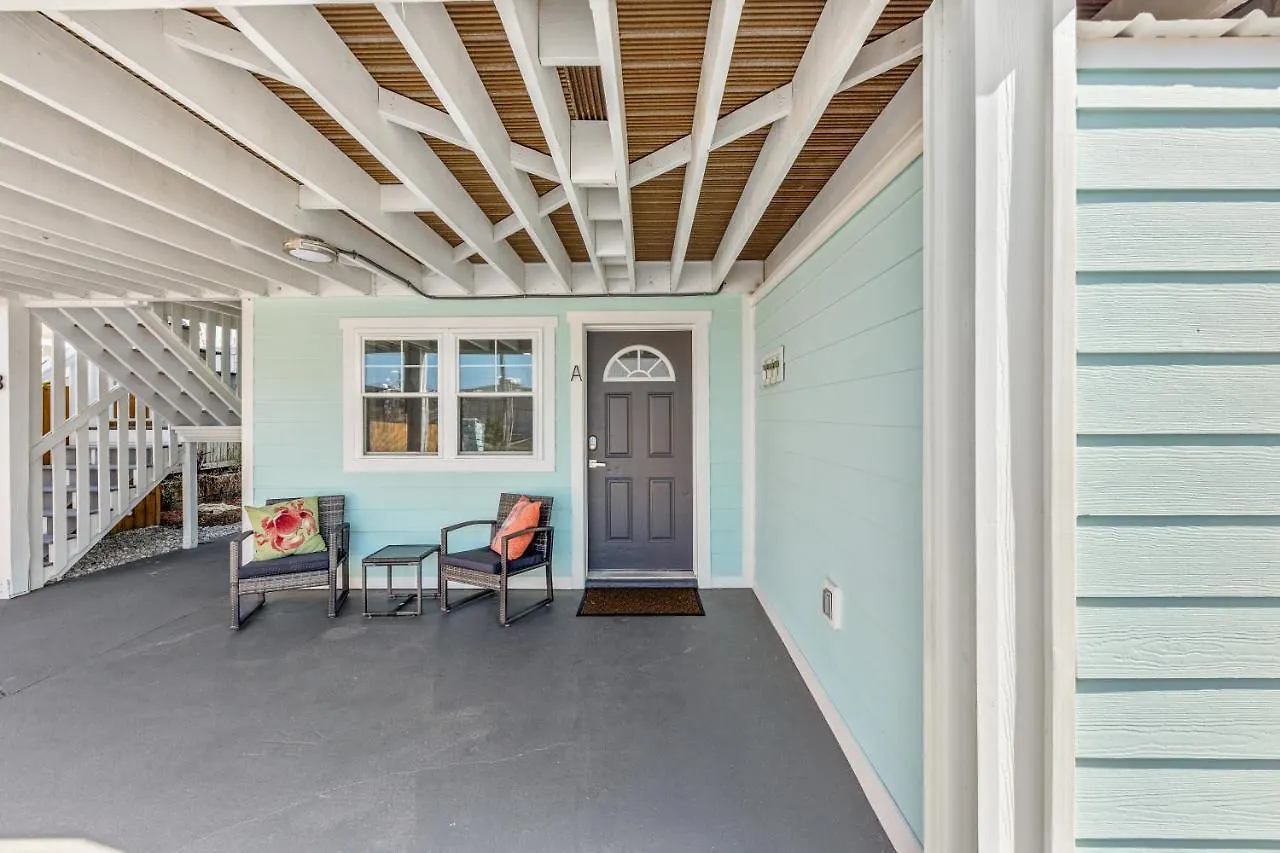 Welcome To Dolphin Fun A! Brand New Duplex! Walk To The Beach! Panama City Beach Holiday home