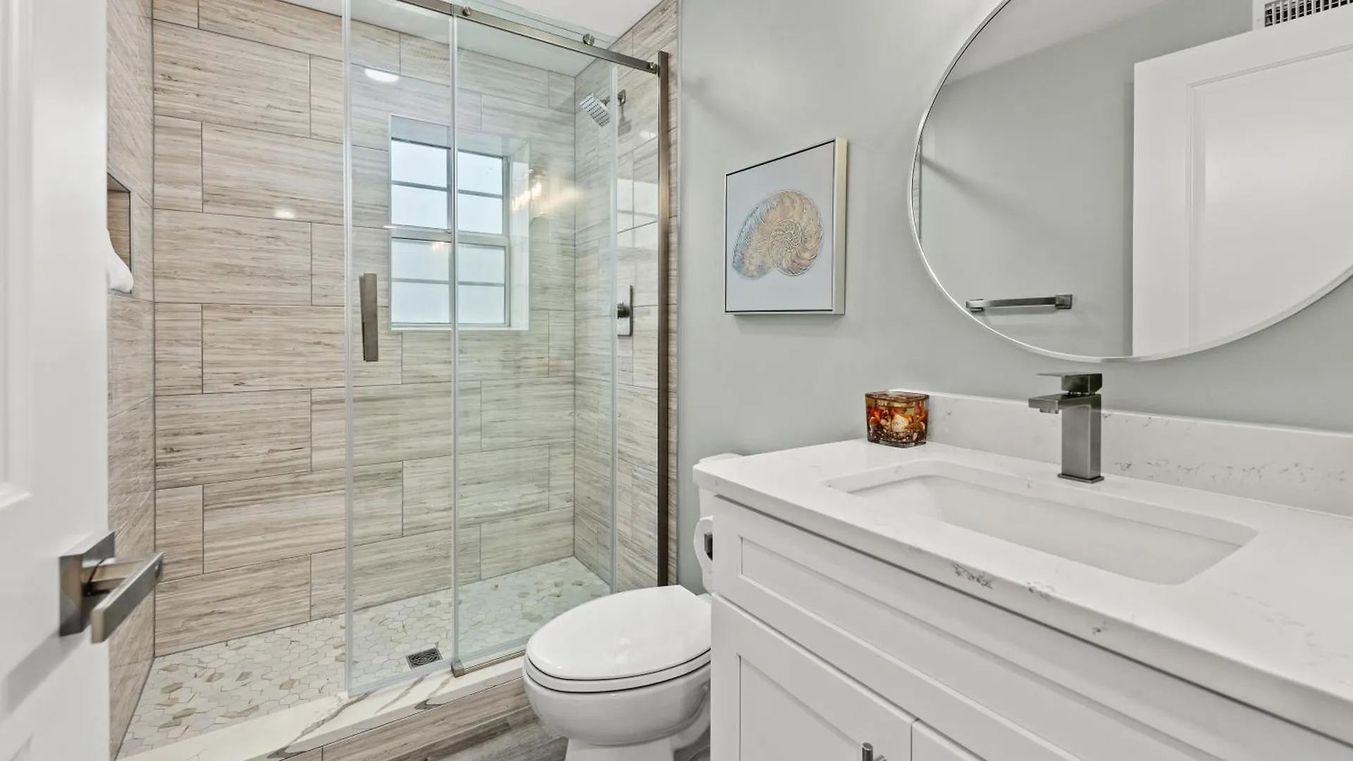 Welcome To Dolphin Fun A! Brand New Duplex! Walk To The Beach! Panama City Beach Holiday home